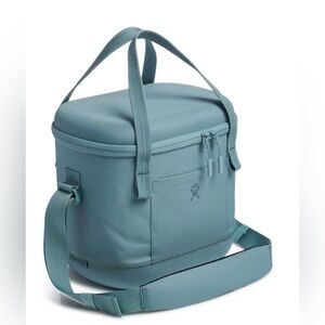 SOLD Hydro Flask Carryout